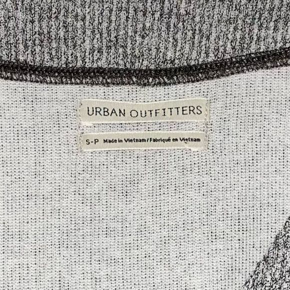 Urban Outfitters Small Womens Large Gray Ribbed Plunge VNeck Cropped Pullover - Picture 6 of 6